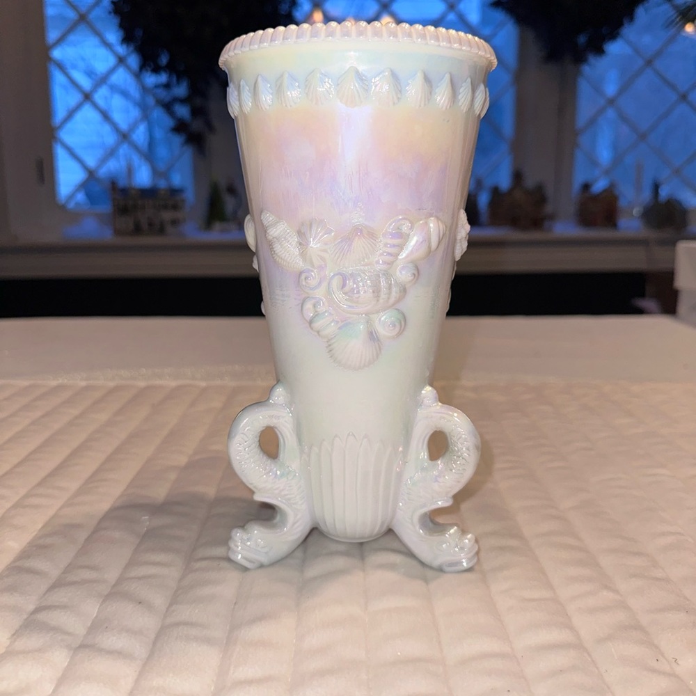 VINTAGE WESTMORELAND GLASS VASE